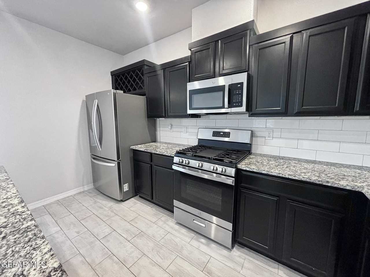 12241 Desert Sea Ct - Photo 6 of 22