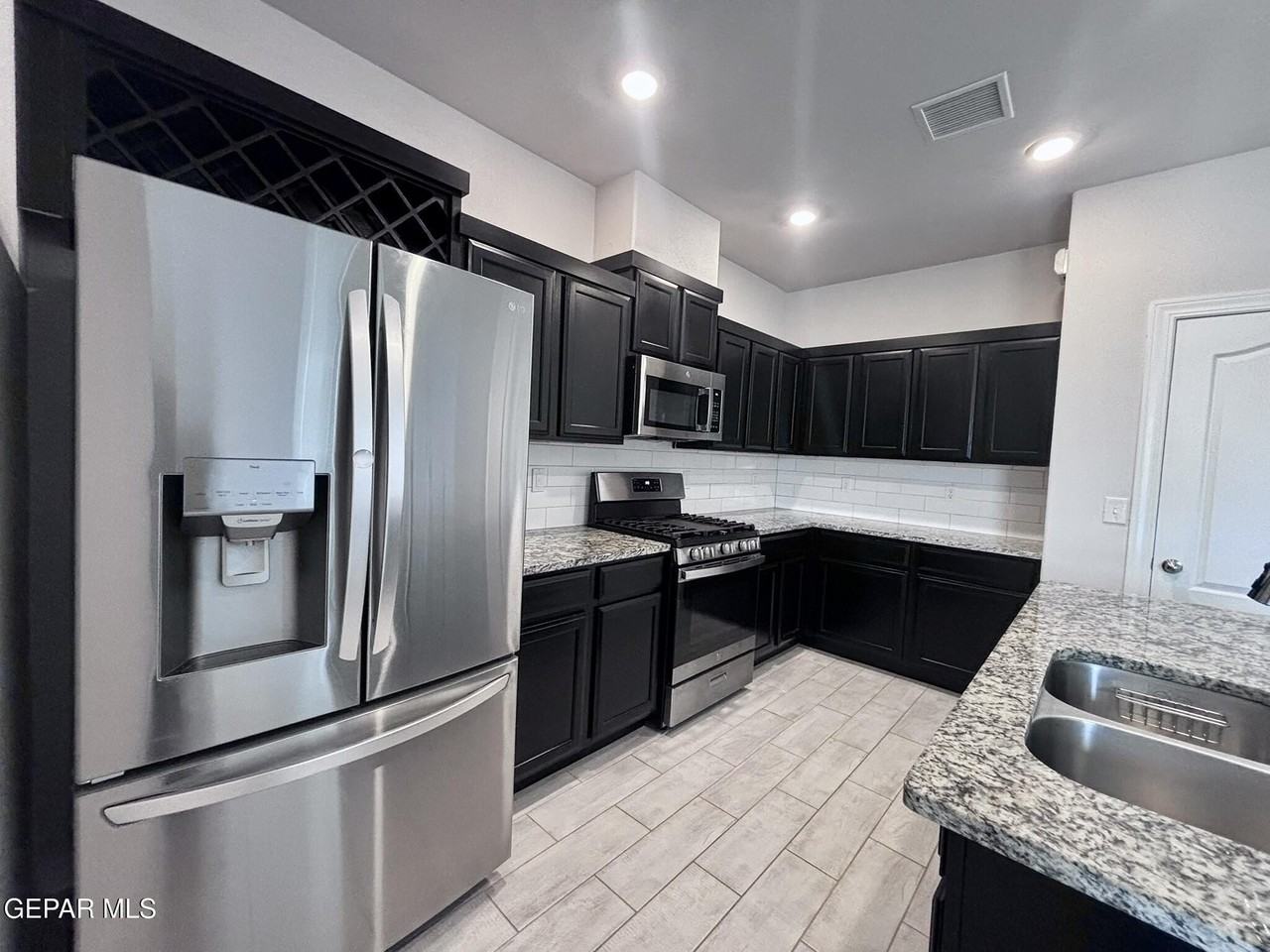 12241 Desert Sea Ct - Photo 7 of 22