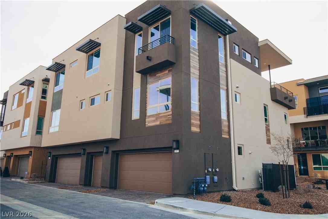 10971 Limeslice Ave - Photo 3 of 11