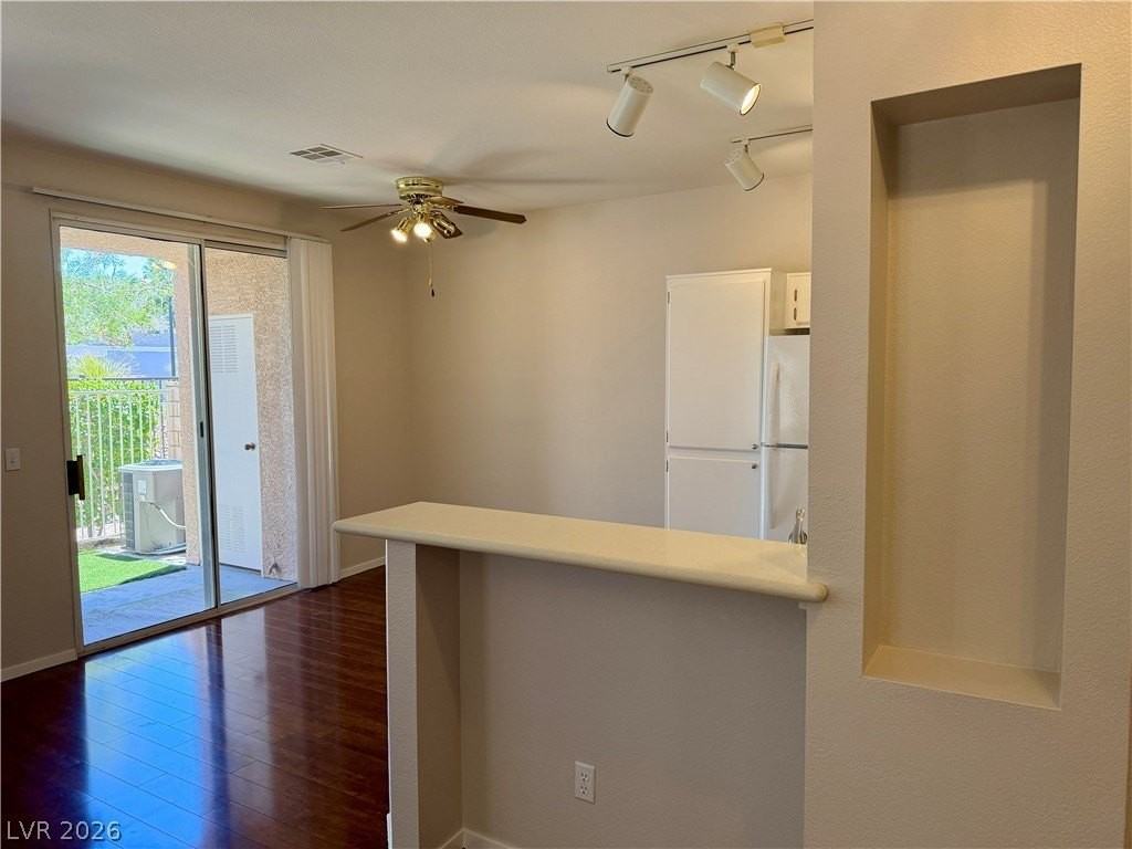 251 S Green Valley Pkwy #4011 - Photo 5 of 32