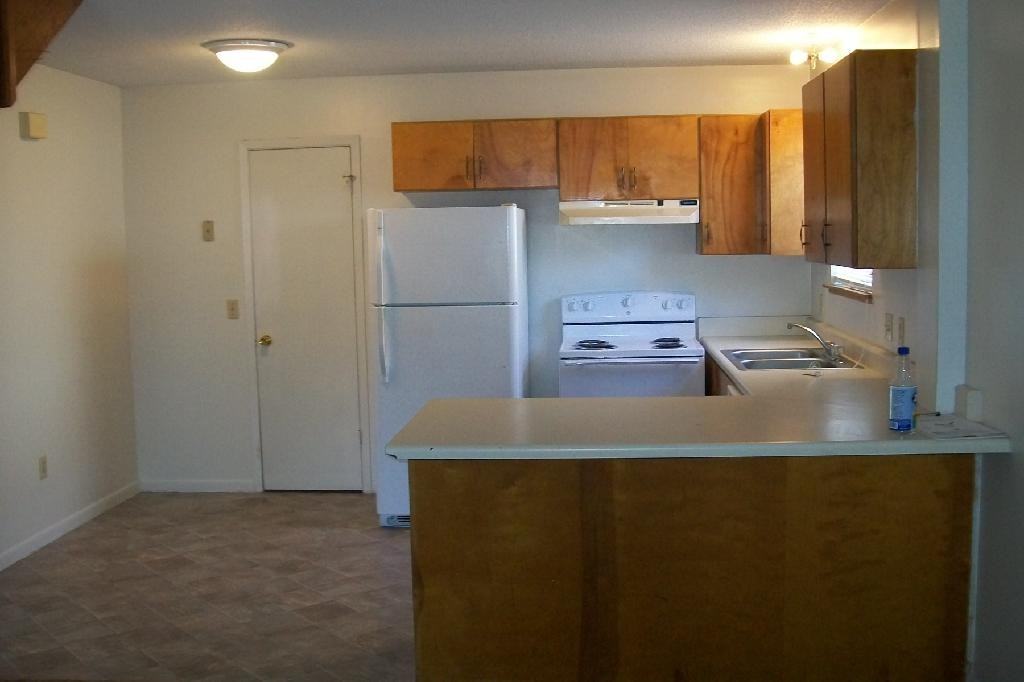 126 Hampton Dr - Photo 4 of 10