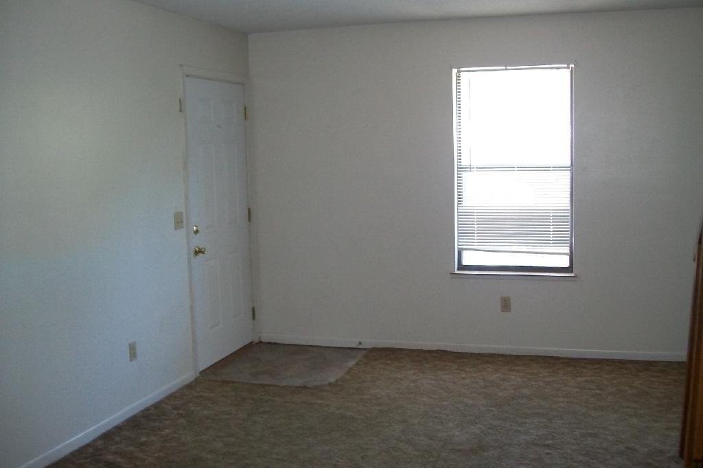 126 Hampton Dr - Photo 5 of 10