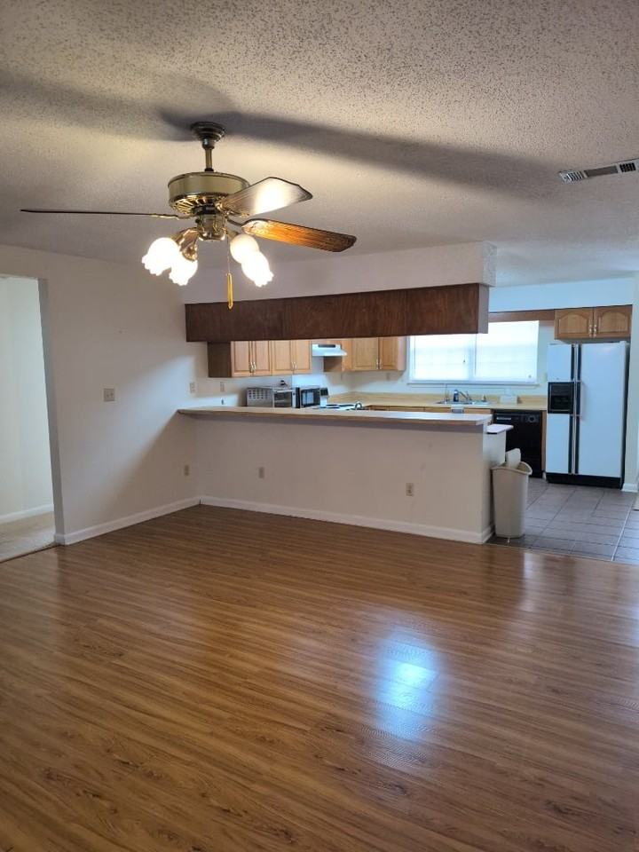 133 Winchester Way - Photo 4 of 8