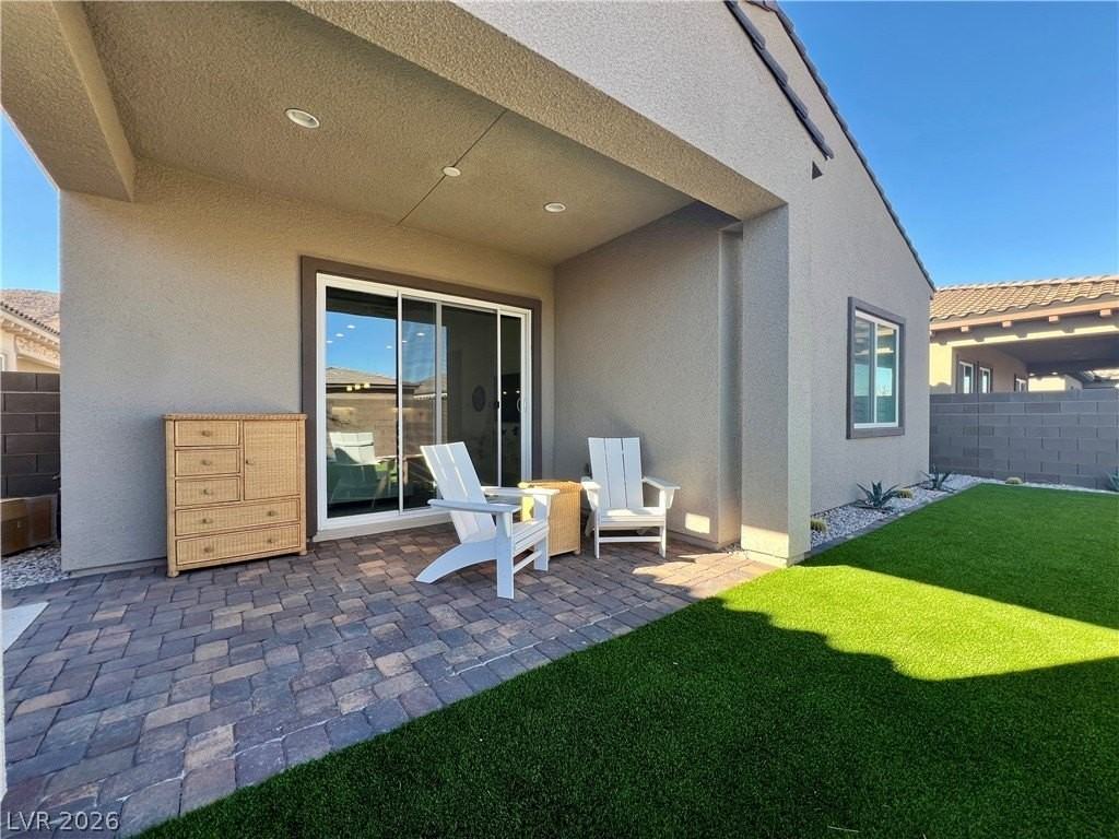 116 Ibiza Lake Dr - Photo 2 of 26