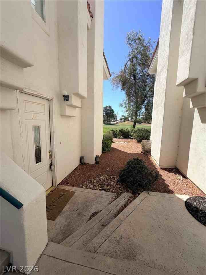 7605 Rolling View Dr #101 - Photo 3 of 47