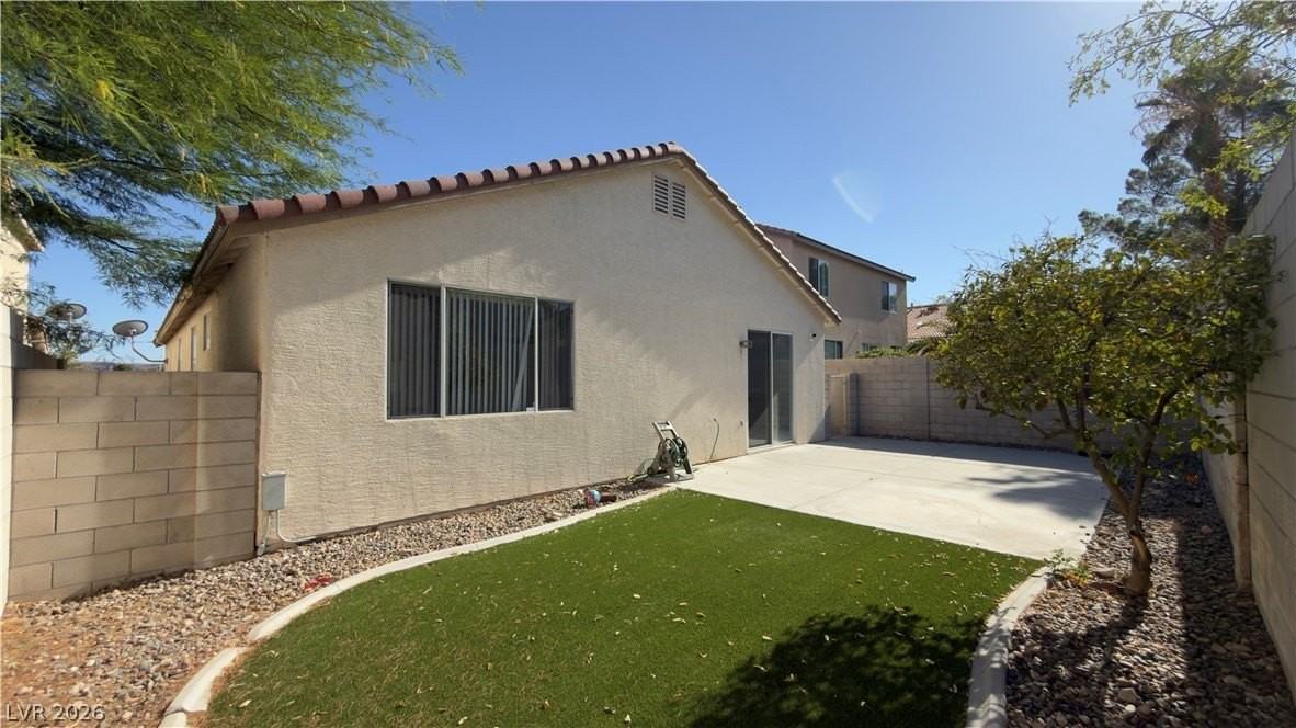 9842 W Mesa Vista Ave - Photo 2 of 32