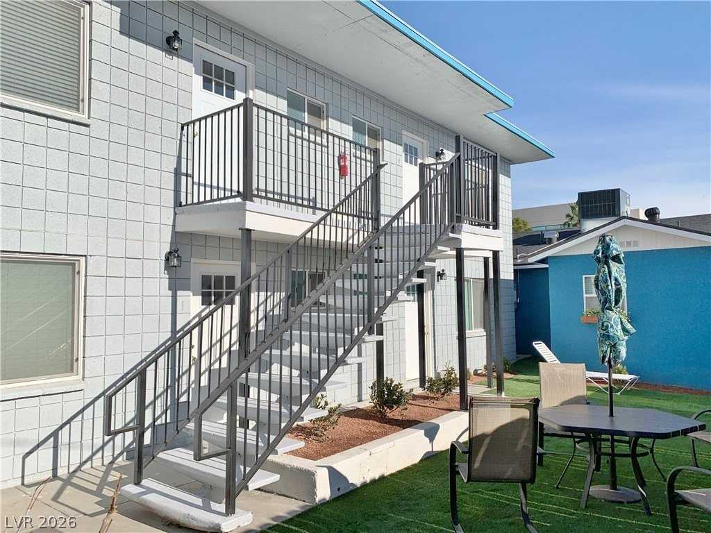 316 S 11th St #4