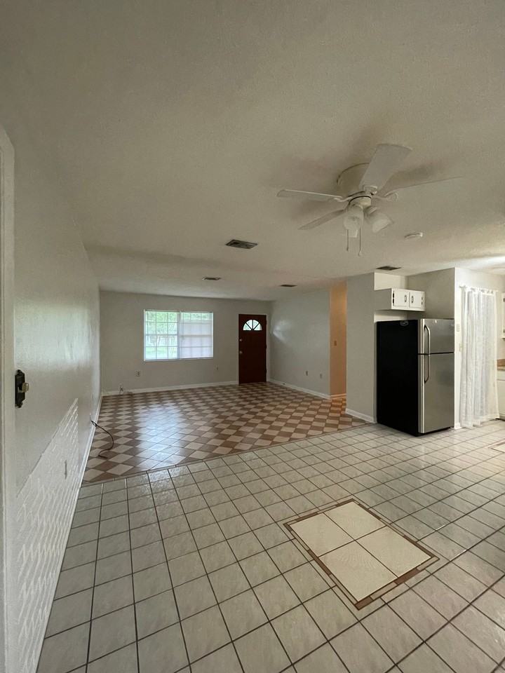 48 Fawn Ln - Photo 3 of 18