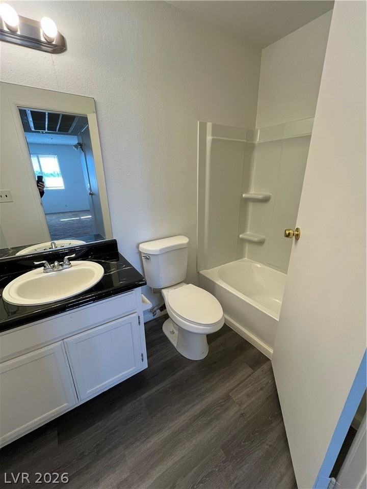 1381 E University Ave #304 - Photo 6 of 9