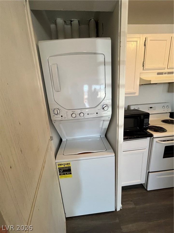 1381 E University Ave #304 - Photo 7 of 9