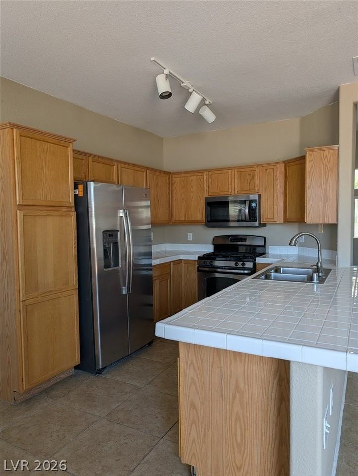 2265 Crooked Creek Ave - Photo 4 of 9