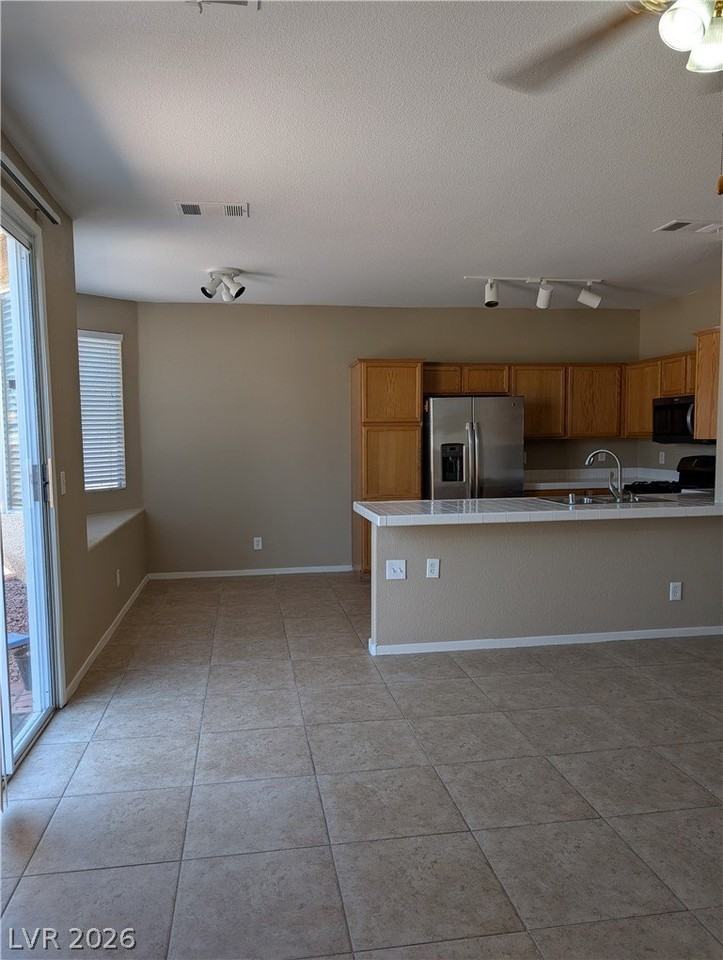 2265 Crooked Creek Ave - Photo 5 of 9
