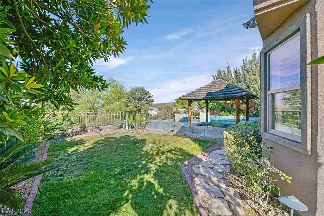2184 Pont National Dr - Photo 5 of 28