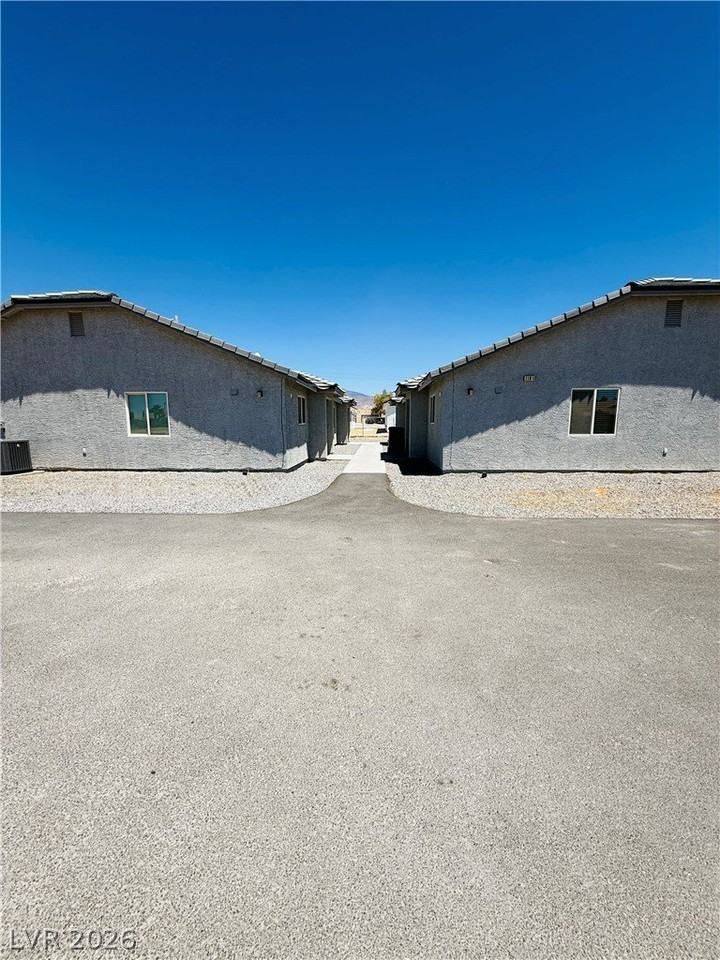 1101 Indio Ct #1 - Photo 3 of 14