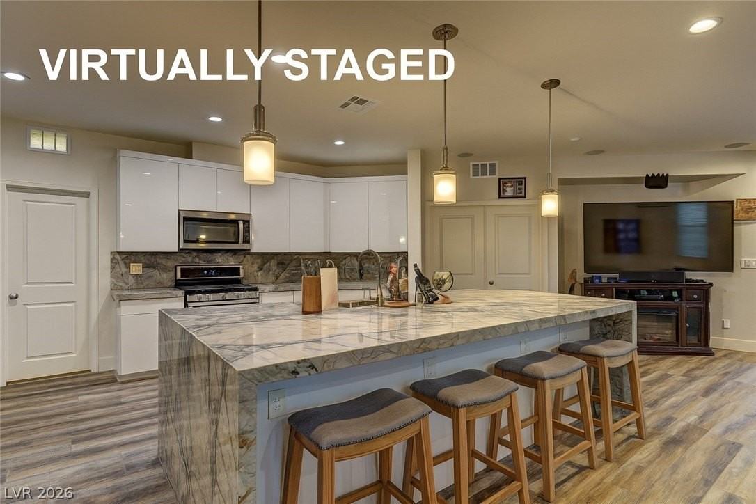 426 Port Reggio St - Photo 4 of 27