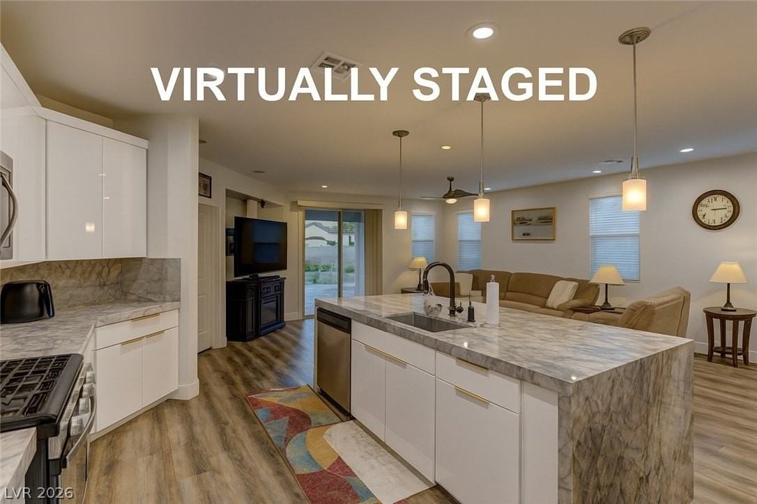 426 Port Reggio St - Photo 5 of 27