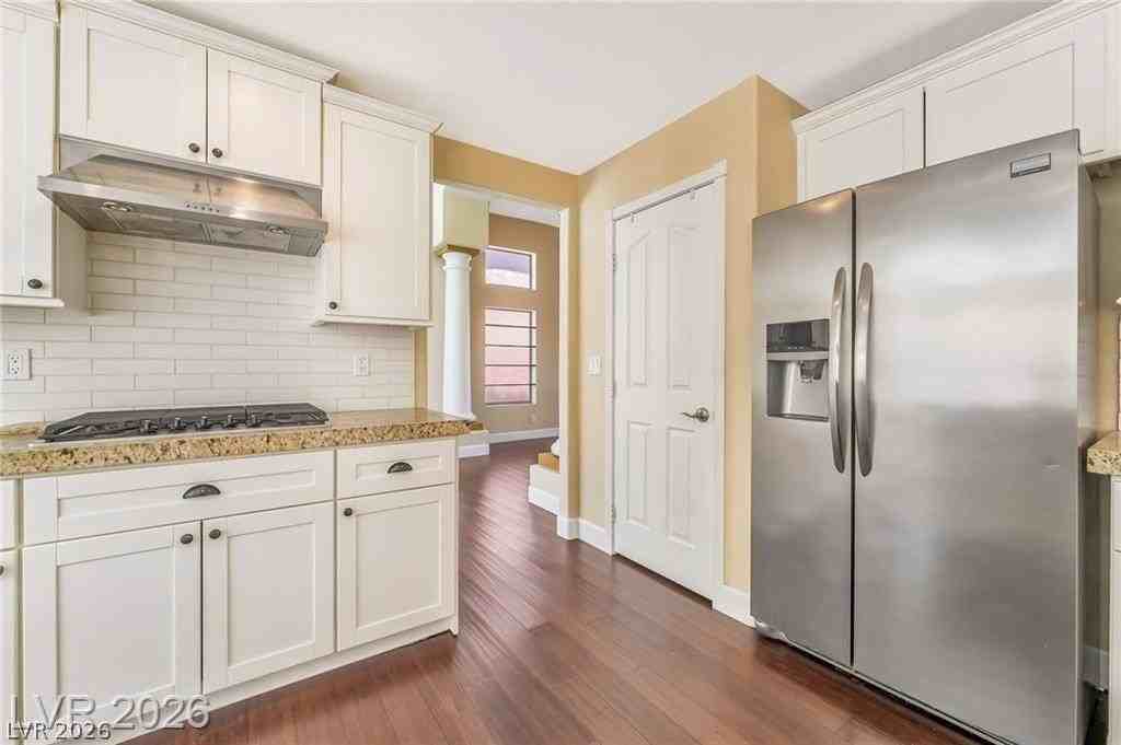 271 Pointe Ranier Ave - Photo 3 of 26