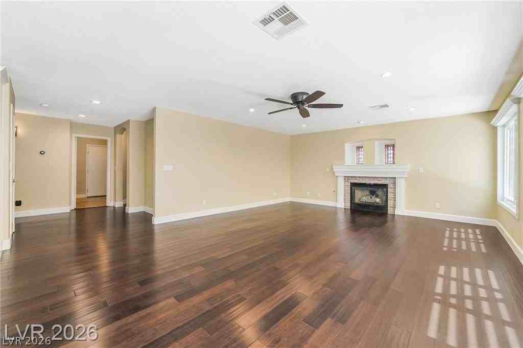 271 Pointe Ranier Ave - Photo 7 of 26