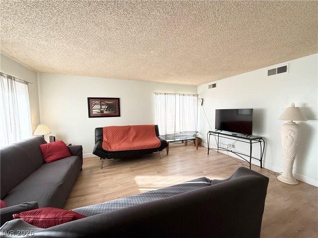 2126 Rawhide St - Photo 2 of 27