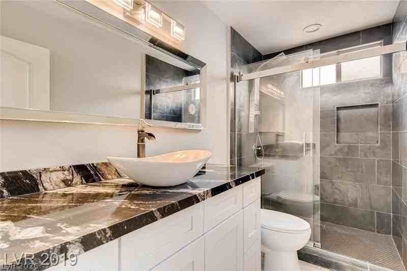 8645 Caribbean Ct - Photo 3 of 32
