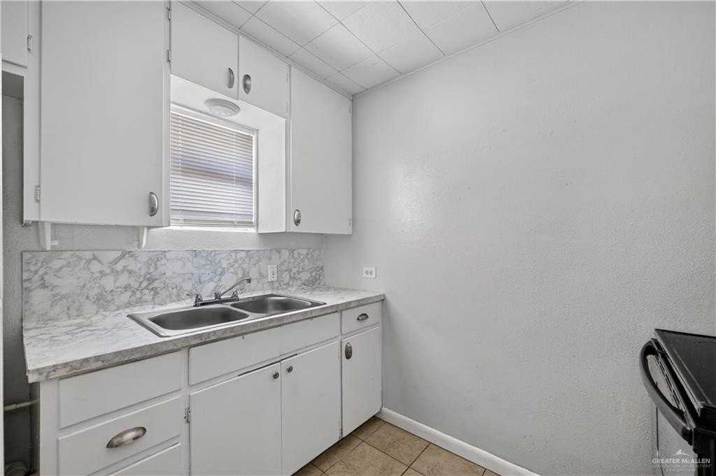 1120 Valley View Dr #B1 - Photo 4 of 15