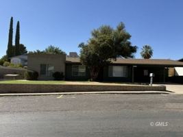 featured image of 210 E Hunter Dr