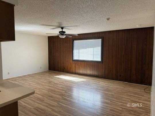 210 E Hunter Dr - Photo 4 of 18