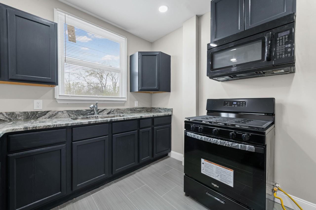 13496 Hazelridge St - Photo 5 of 20