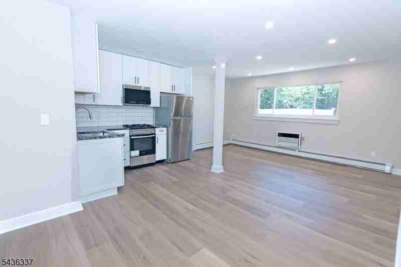 162 Spring St #4 - Photo 5 of 31