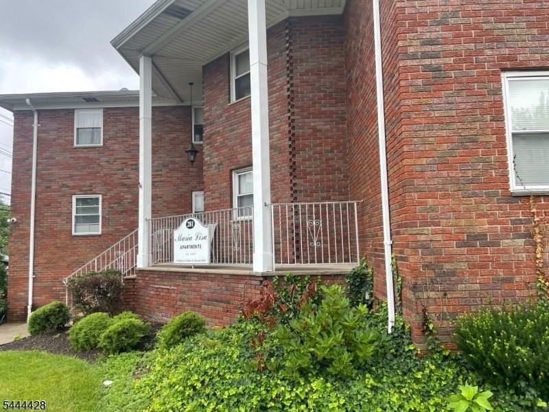 281 Bloomfield Ave #3 - Photo 3 of 3