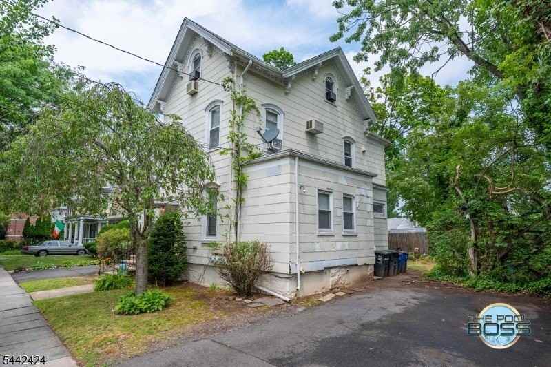 33 Monroe Pl #2 - Photo 3 of 21