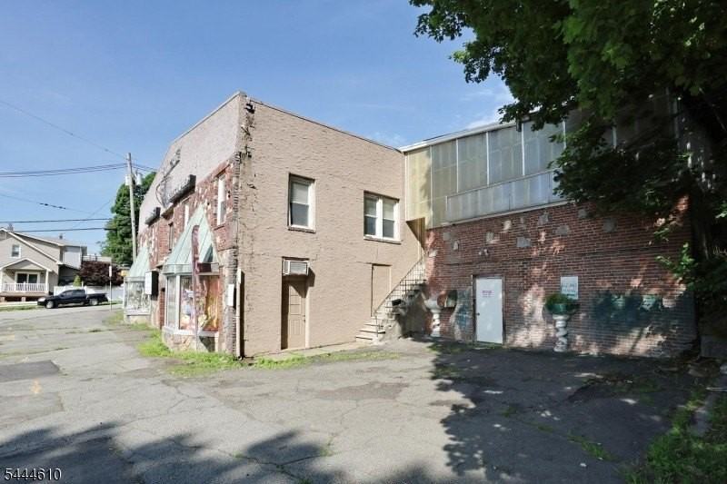 554 W Broadway - Photo 2 of 22