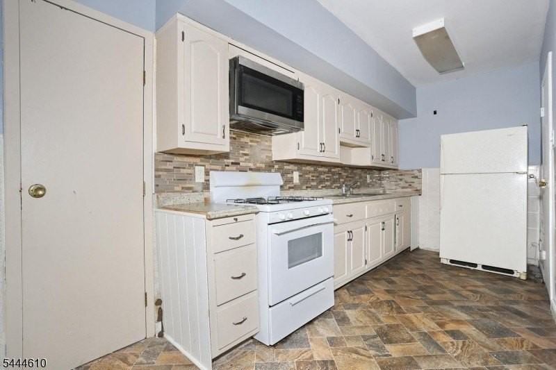 554 W Broadway - Photo 7 of 22