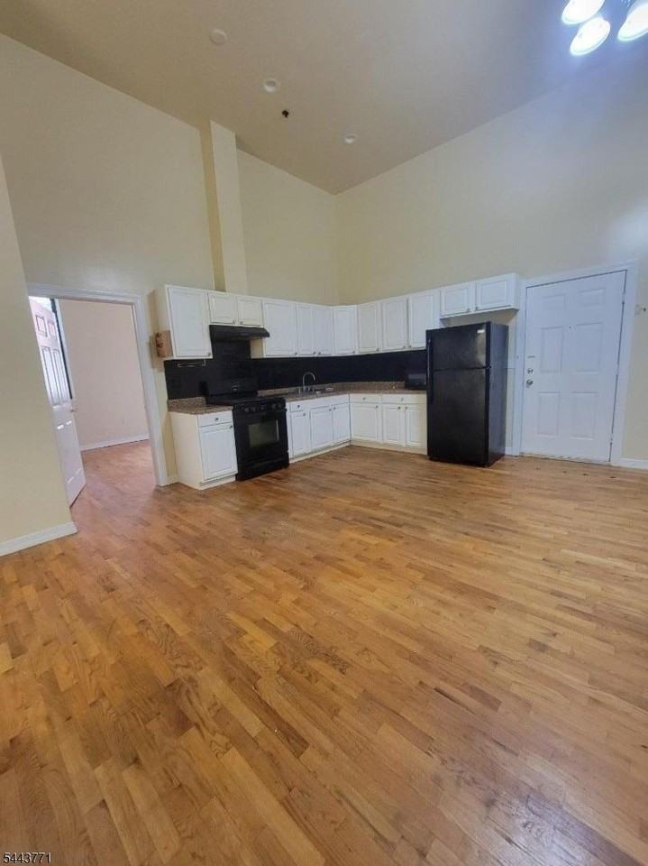 409 53rd St - Photo 4 of 13