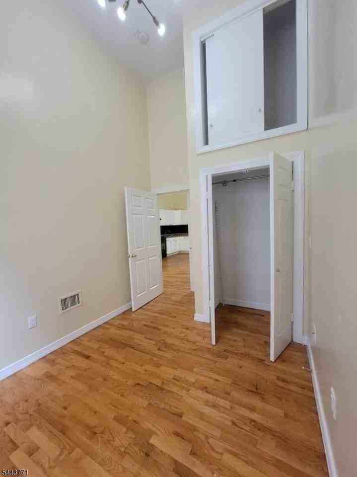 409 53rd St - Photo 5 of 13