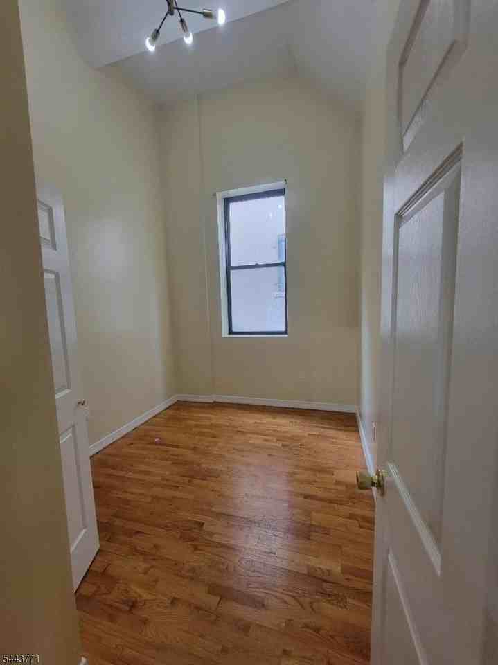 409 53rd St - Photo 6 of 13