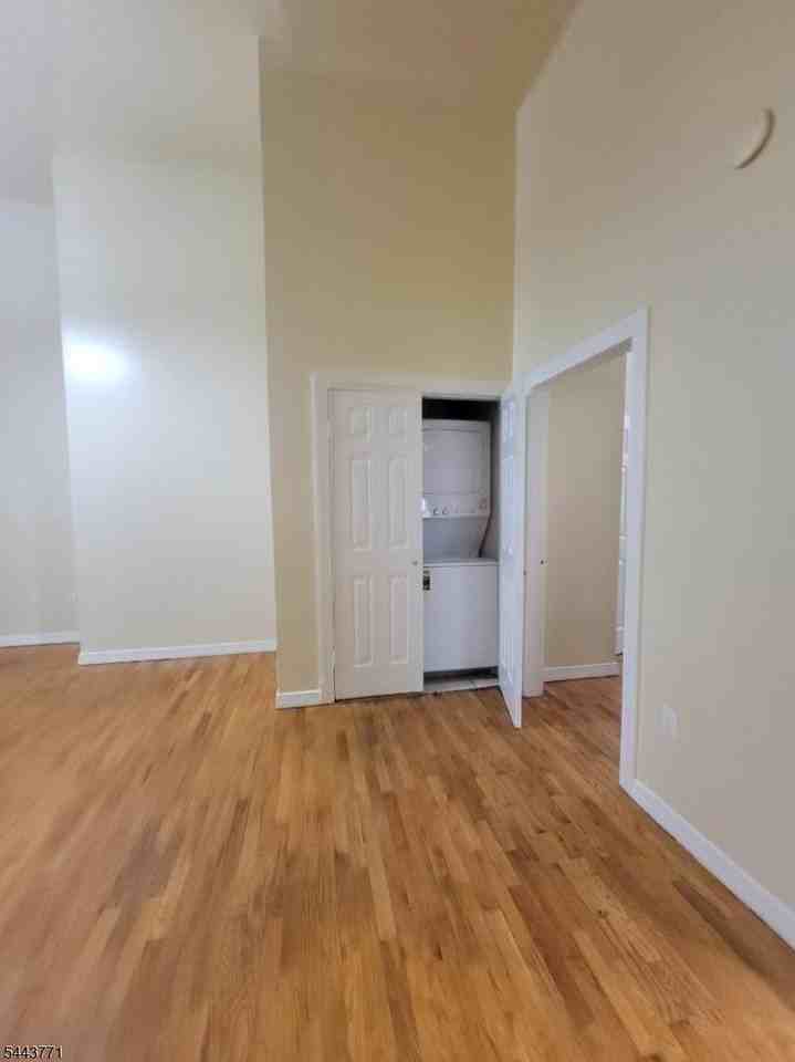 409 53rd St - Photo 7 of 13