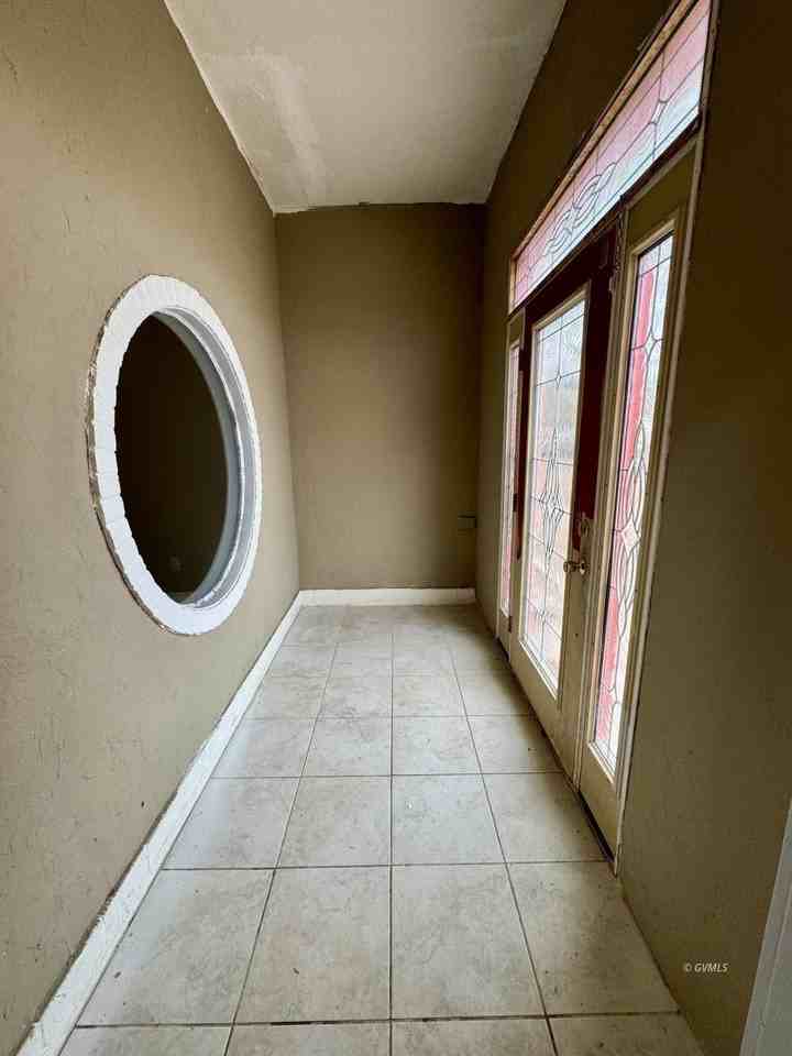 419 E 7th St - Photo 6 of 27
