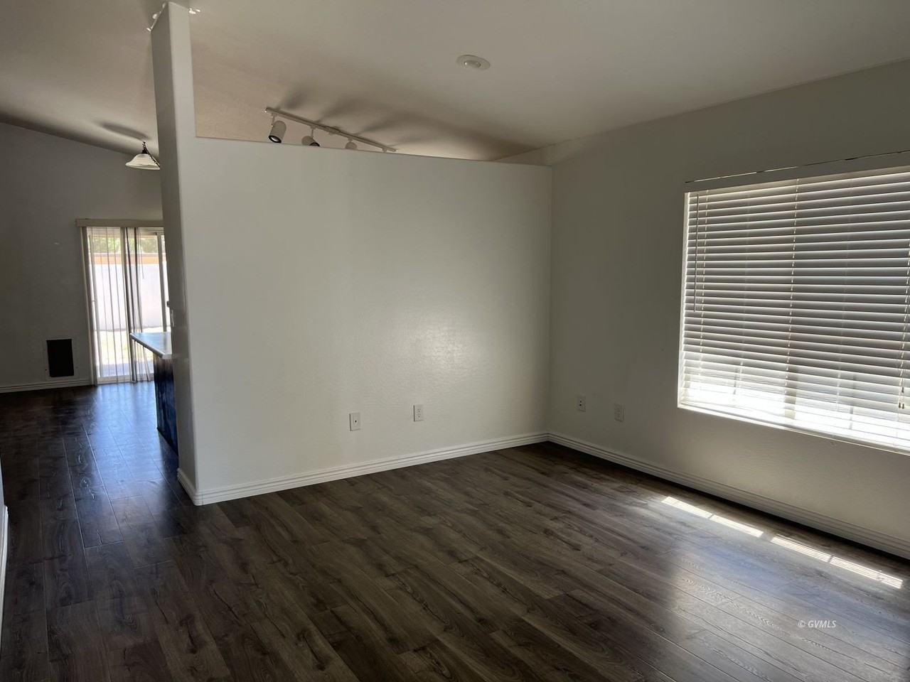 1605 E Copper Canyon Dr - Photo 2 of 11