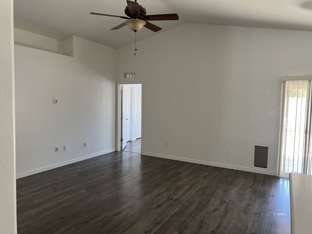 1605 E Copper Canyon Dr - Photo 3 of 11