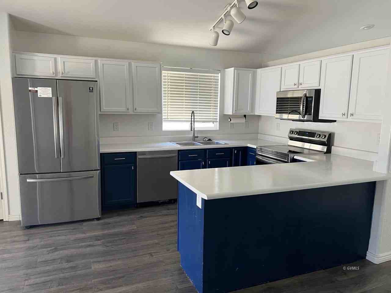 1605 E Copper Canyon Dr - Photo 4 of 11