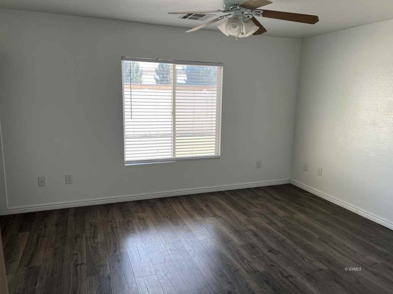 1605 E Copper Canyon Dr - Photo 5 of 11
