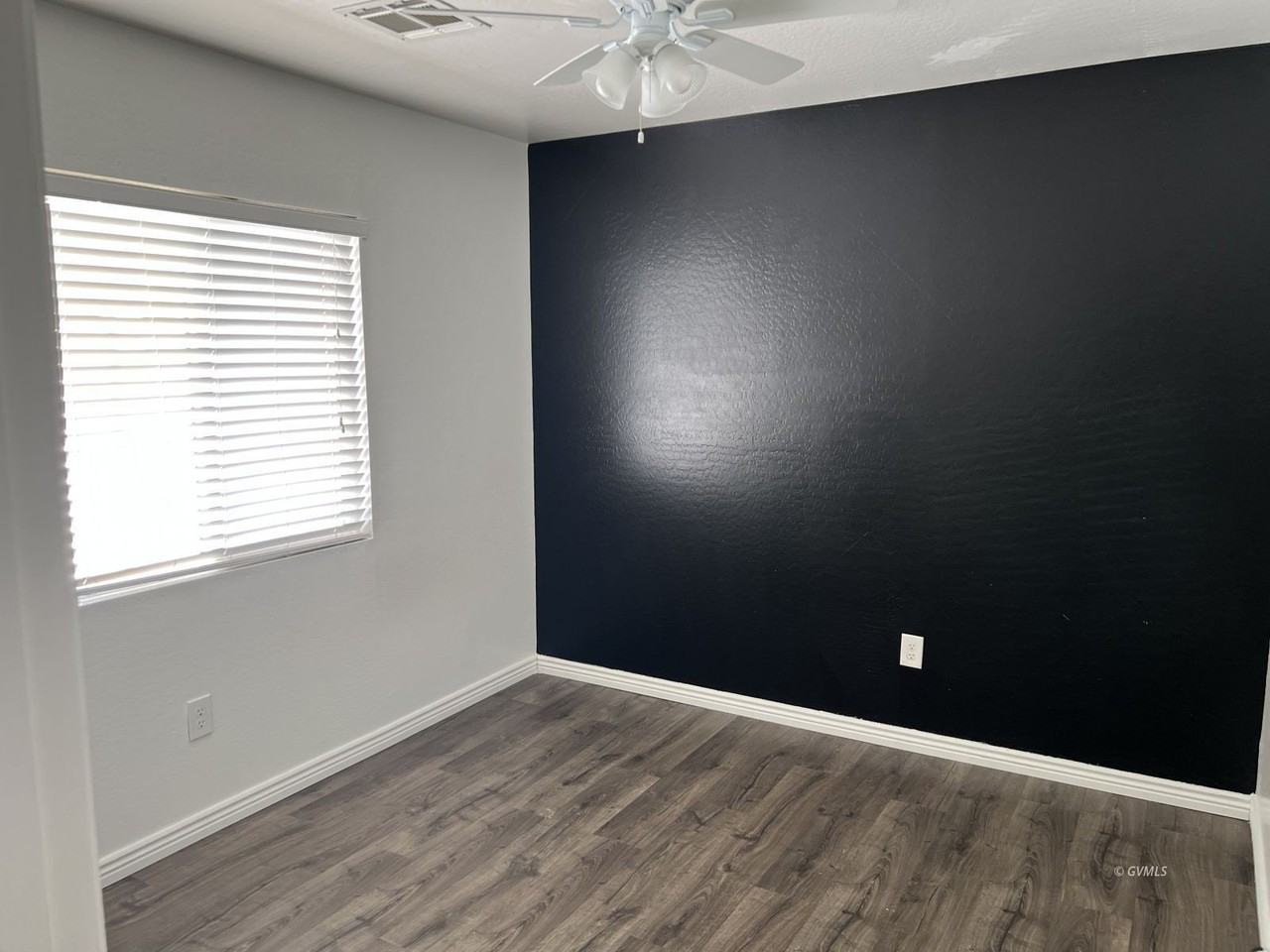 1605 E Copper Canyon Dr - Photo 7 of 11