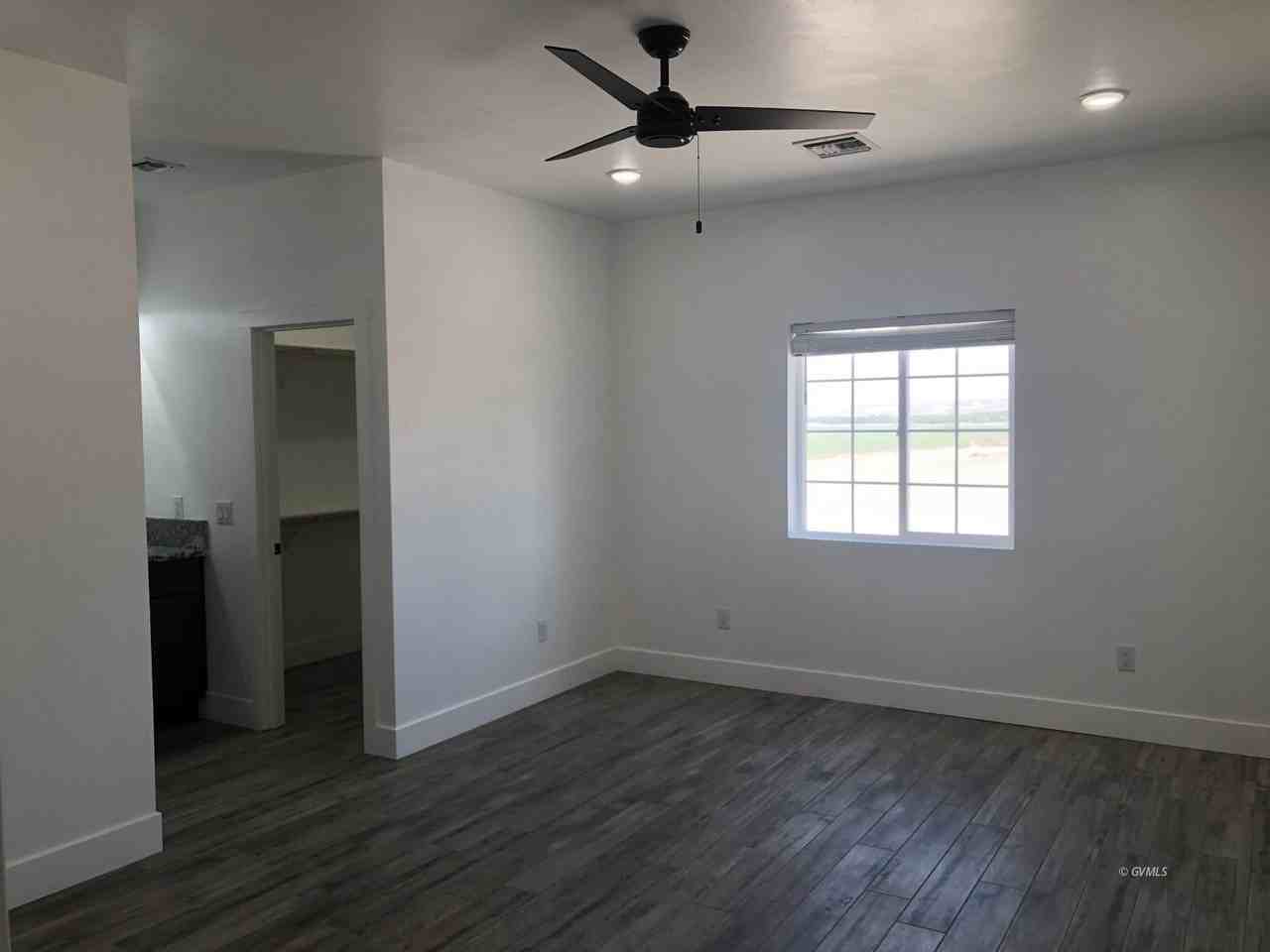 114 Alder Ln - Photo 4 of 8