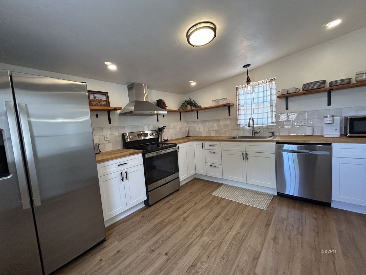 309 Alder Ln - Photo 2 of 10