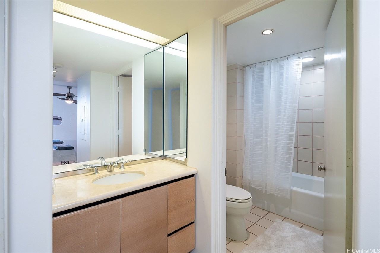 66 Queen St #2803 - Photo 7 of 16