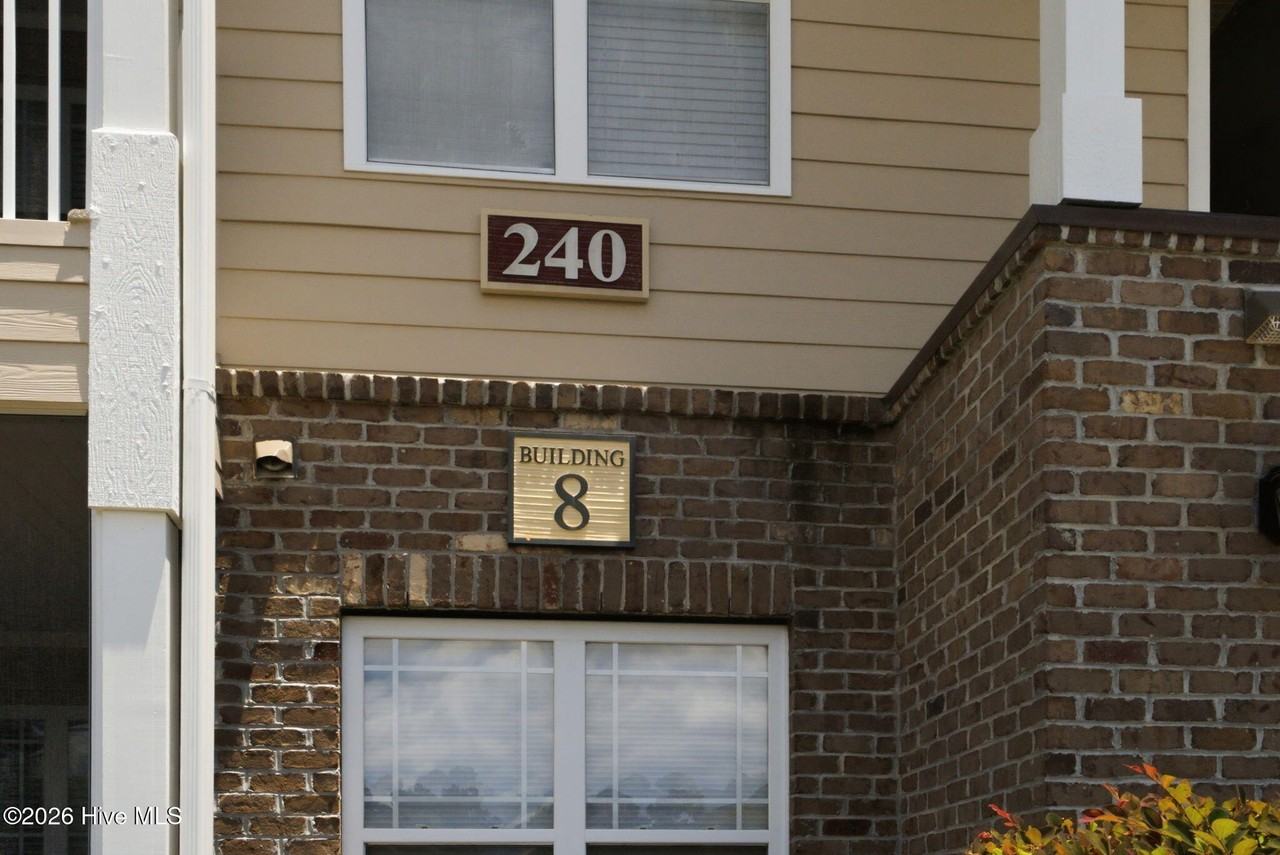 240 Woodlands Way #17 - Photo 2 of 50