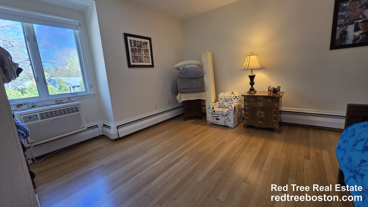 1017 W Roxbury Pkwy - Photo 4 of 37