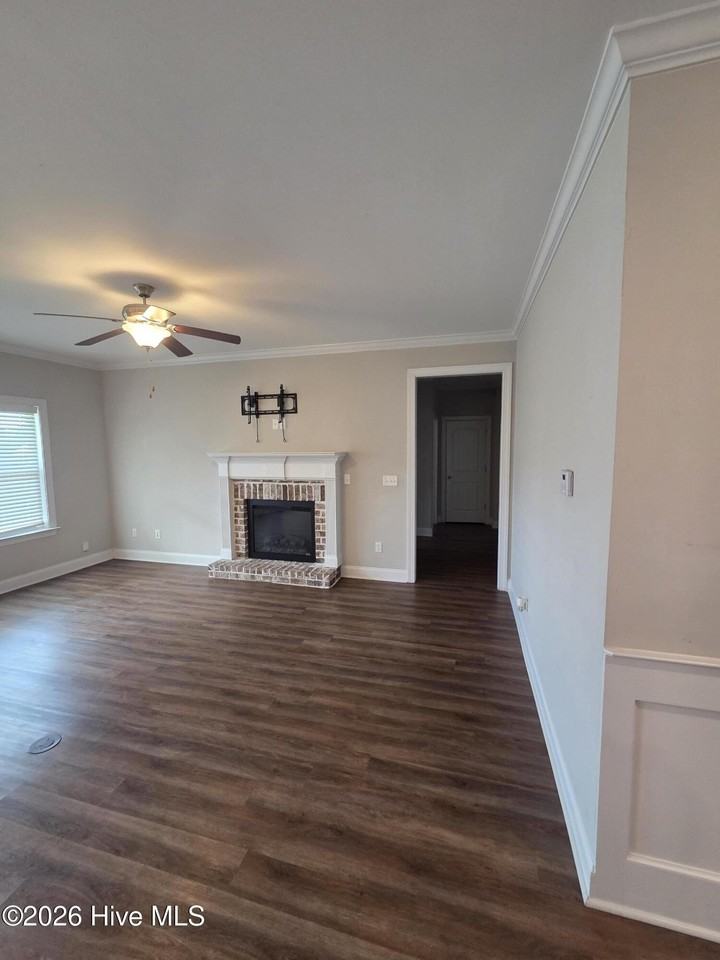 2105 Thornbury Cv - Photo 4 of 46