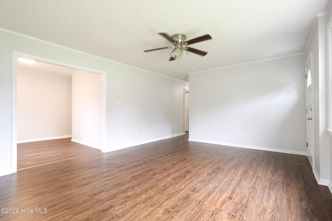 602 Seminole Trl - Photo 3 of 14